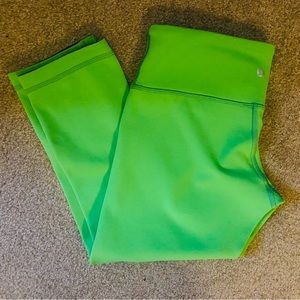 Lululemon Bright Green & Black Reversible Wunder Under Crop Size 6 💚